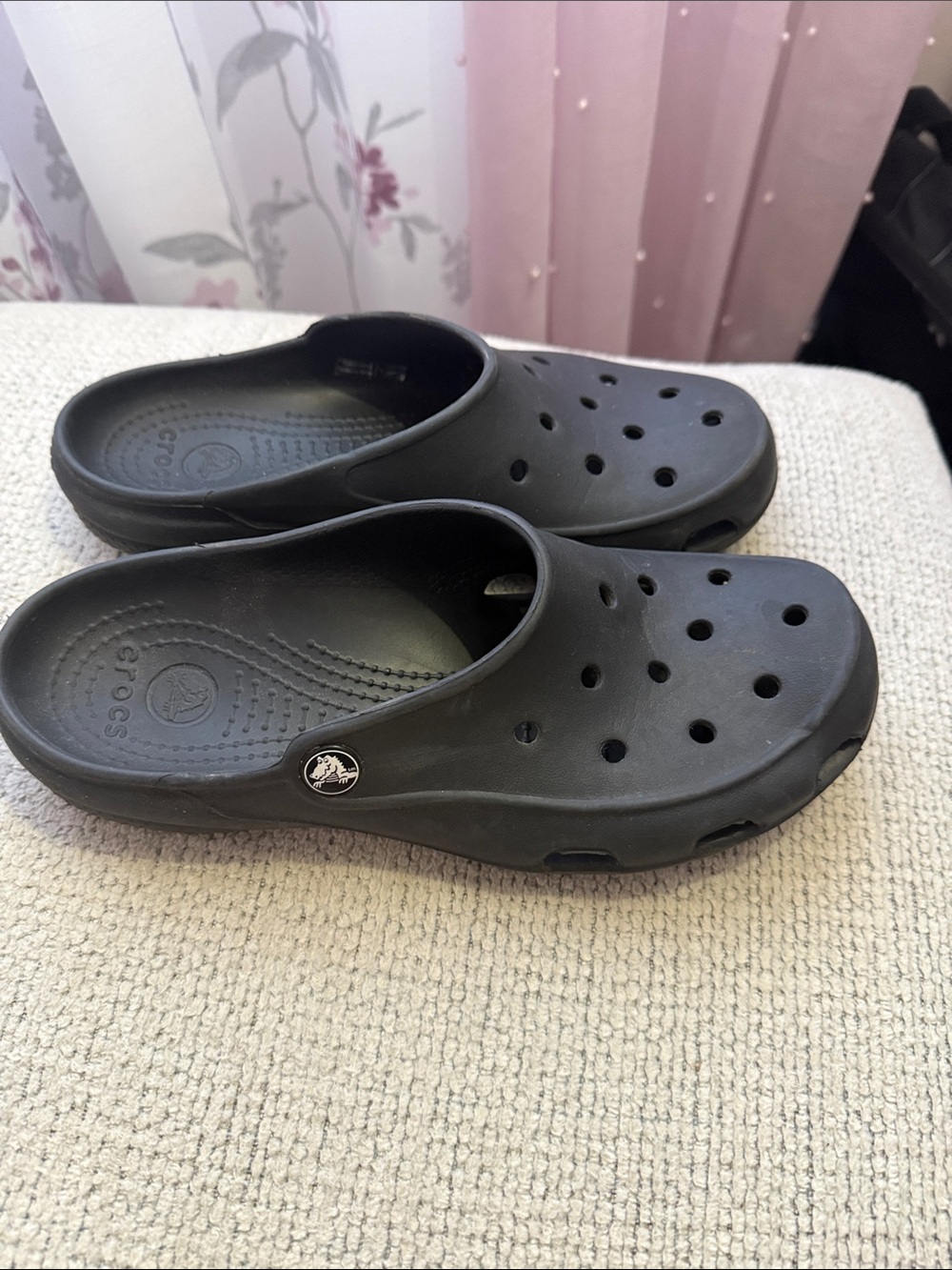 CROCS Kids Classic Clogs in Black